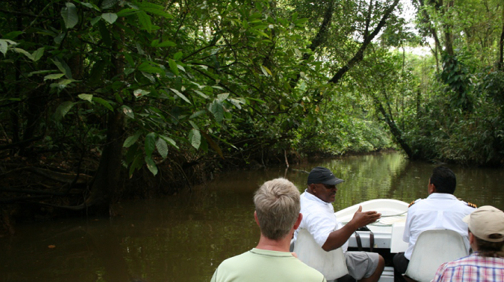 boat tours in tortuguero