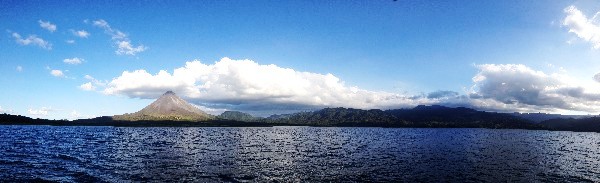 Moonshine_Cruise_on_Lake_Arenal