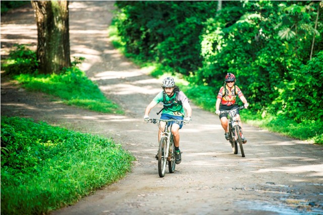 Ironhorse downhill mountain biking at Hacienda Guachipelin