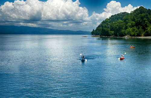 Kayaking on Golfo Dulce by Playa Nicuesa Lodge