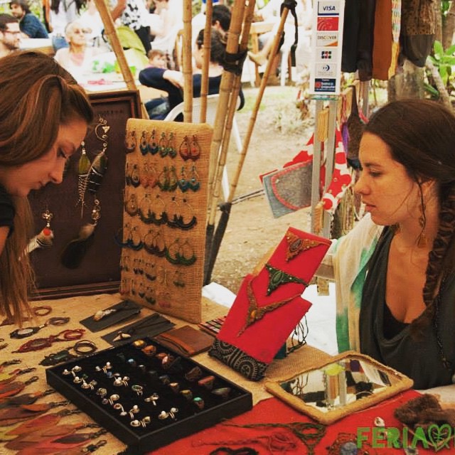 Handcrafts stand at Feria Verde in Aranjuez, photo credit feriaverde.
