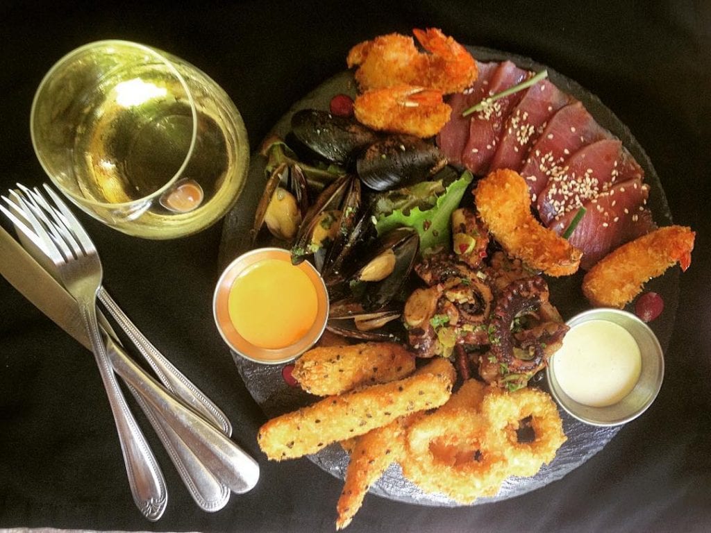 Fresh seafood starter platter at Luc´s Seafood Grill and Chapa, Pranamar Villas, photo by @lucianoriotti.