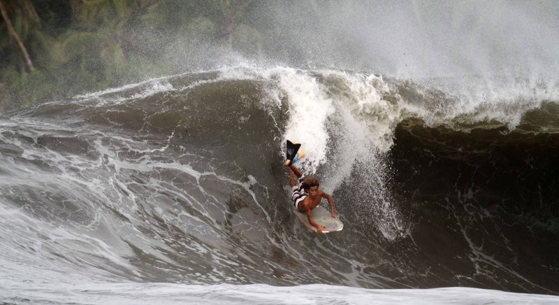 Surfing Los Tumbos, Costa Rica - Photo by Asis Esna