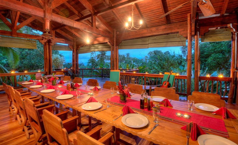 dining at nicuesa lodge