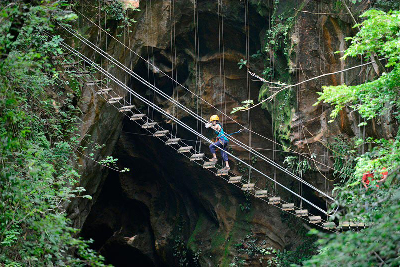 canyon canopy tour hacienda guachipelin